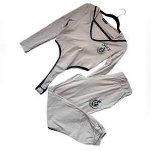 Wore only once! The top is for taller than 5’8 girls for sure!